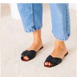 EITHER/OR WOVEN LEATHER BUCKLE SANDAL IN BLACK SIZE 9